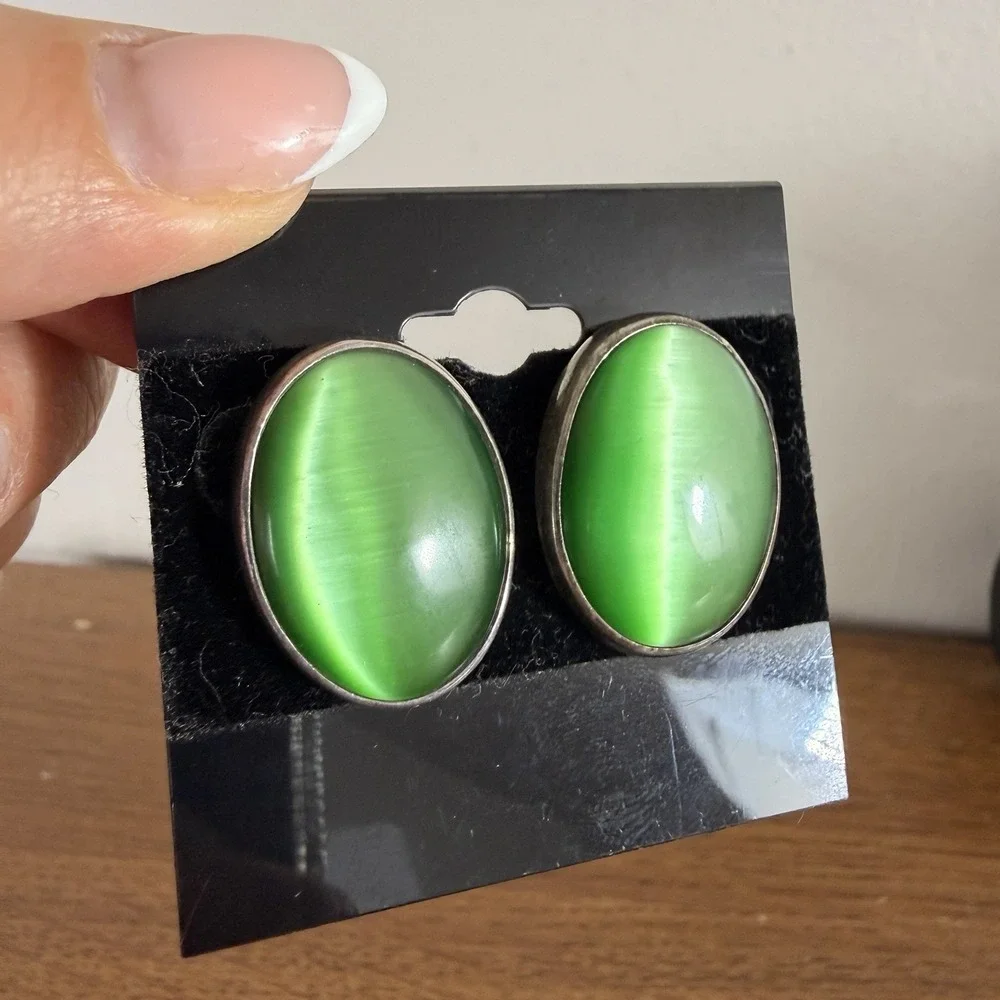 Vintage Mexico 925 Sterling Silver Stud Earrings OS Green Cats Eye Good Oval
